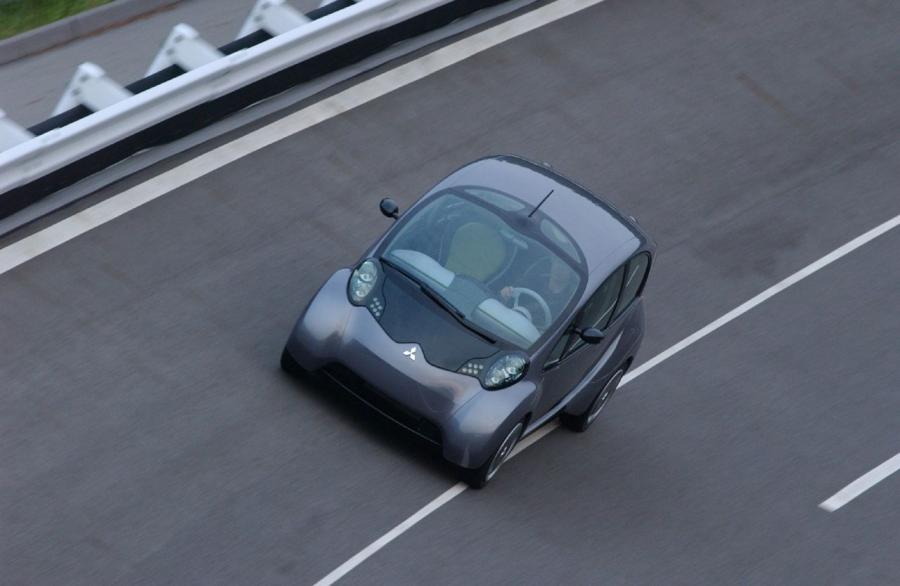  Mitsubishi i Concept 2003 года  (фото 10 из 15)